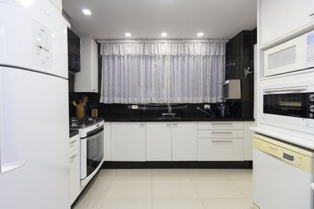 35_photo/94dce3858d.98cf39ec7952f033-ATLAS-a07a47f0-207e-4328-be9f-b72cf7ea4b69.jpg de apartamento à venda com 4 quartos, 240m² em Batel, Curitiba