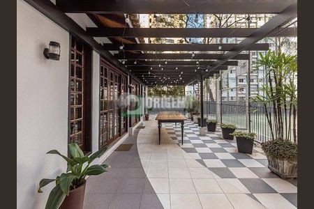 8_photo/94dce3861d.13d2d1494bcf91f6-ATLAS-ac517f55-91ff-418d-b18a-7ce0b0ee2f6f.jpg de apartamento à venda com 3 quartos, 219m² em Batel, Curitiba