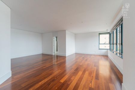 20_photo/94dce386d5.d7802dabf624b143-ATLAS-050b4c80-abca-44c0-bc3b-d569349adb31.jpg de apartamento à venda com 3 quartos, 324m² em Água Verde, Curitiba