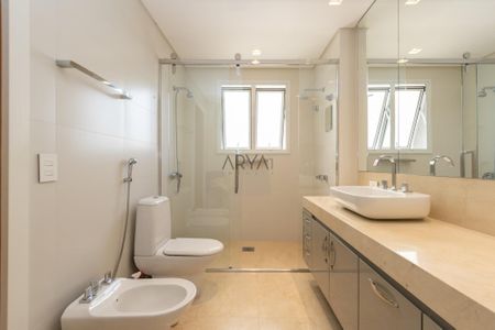 5_photo/94dce387c5.8d6cf4f241737a93-ATLAS-60bcd831-5761-4a76-aa3f-b18b1cd68b7d.jpg de apartamento à venda com 4 quartos, 240m² em Água Verde, Curitiba