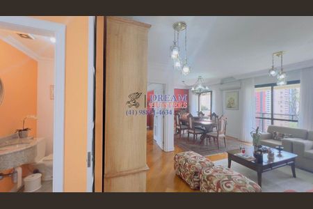 5_photo/94dce387cd.7153ecc2e30b9de0-ATLAS-60d5ffcf-bb67-4942-8184-8e1c6a45e3f8.jpg de apartamento à venda com 3 quartos, 204m² em Água Verde, Curitiba