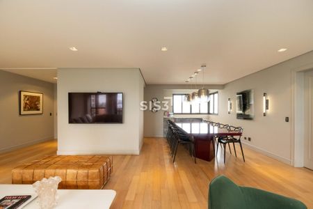 11_photo/94dce387cd.bca864fc5a3973f6-ATLAS-0afe11a5-ce0b-4c0c-aa5b-e68b25c46c83.jpg de apartamento à venda com 3 quartos, 182m² em Água Verde, Curitiba