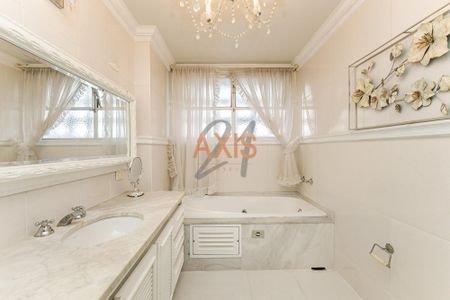 10_photo/94dce387fd.59b9fa3339c8dcb8-ATLAS-9a245be1-bba0-4d56-a1f3-be0b2ad894f3.jpg de apartamento à venda com 3 quartos, 204m² em Água Verde, Curitiba