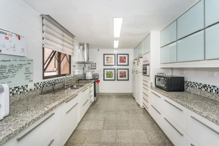 21_photo/94dce388c5.a76b026f19379a49-ATLAS-94be7e8b-9914-43d3-a700-d0da33d4a2ff.jpg de apartamento à venda com 4 quartos, 412m² em Batel, Curitiba