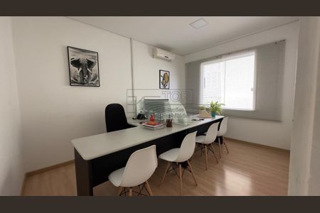 13_photo/94dce3892f.ab41e4e09fc2bc48-ATLAS-98d2543b-fa0e-4227-a9d6-48f2fe76e19c.jpg de casa à venda com 8 quartos, 250m² em Batel, Curitiba