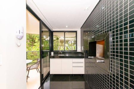 8_photo/94dce3897d.1afa5ef4e1e2b4ff-ATLAS-4b12fabe-b7f9-4f39-a4f7-9d3d5d90569b.jpg de apartamento à venda com 2 quartos, 119m² em Batel, Curitiba