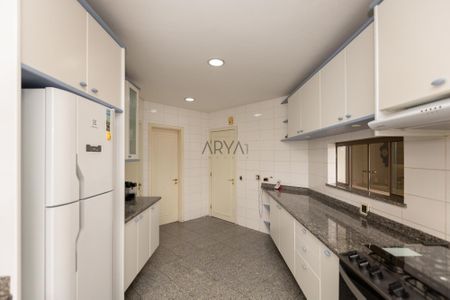 32_photo/94dce38a27.8e8acaa594fcfd06-ATLAS-ad76e926-3398-4a82-937f-710865e4c527.jpg de apartamento à venda com 4 quartos, 444m² em Batel, Curitiba