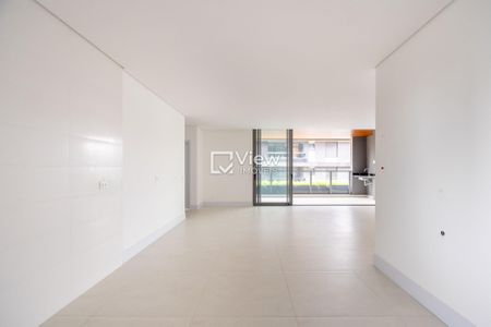 5_photo/94dce38a4d.4ebb45d2f9926bb6-ATLAS-18081537-8319-476d-8752-d2a06e48cbce.jpg de apartamento para alugar com 3 quartos, 151m² em Batel, Curitiba