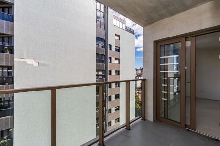 9_photo/94dce38b09.d3f5c627338309bd-ATLAS-2ecf714e-b52a-4afd-8b75-acf8e124b95d.jpg de apartamento à venda com 2 quartos, 113m² em Batel, Curitiba