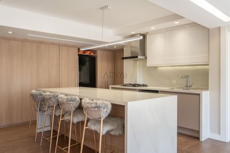 18_photo/94dce38b11.66e446cb5edf067c-ATLAS-db0ca719-7fff-4e5a-864d-adf1ea6d6bb3.jpg de apartamento à venda com 3 quartos, 227m² em Batel, Curitiba