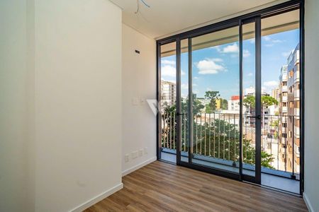 2_photo/94dce38b21.37f3dc474bd7109b-ATLAS-041a4042-0ca6-4e67-874e-a61896c5af91.jpg de apartamento à venda com 2 quartos, 78m² em Centro, Curitiba