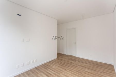 4_photo/94dce38b21.dbb4fdfd92a544ed-ATLAS-27df6cad-0a13-439e-b89d-467cf323e44a.jpg de apartamento à venda com 2 quartos, 78m² em Centro, Curitiba