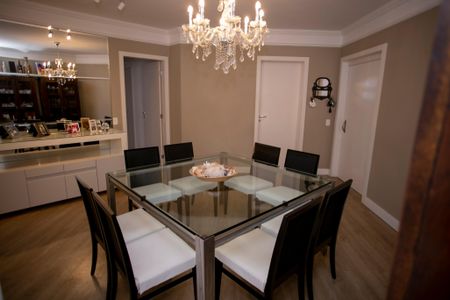 4_photo/94dce38bbf.f3189cc489d69288-ATLAS-6a7ff4be-83b8-4b0c-9ebc-bba1dfee442a.jpg de apartamento à venda com 3 quartos, 156m² em Batel, Curitiba