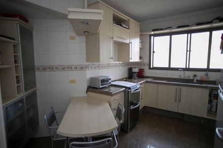 7_photo/94dce38bbf.f3189cc489d69288-ATLAS-d2d6f1c6-ce02-4ce4-98e5-72cbb83884c8.jpg de apartamento à venda com 3 quartos, 156m² em Batel, Curitiba