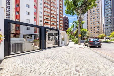 49_photo/94dce38f9d.f2ed236aecaa8a04-ATLAS-e471c19a-6086-4453-aa59-ea4a2d7d056d.jpg de apartamento à venda com 2 quartos, 40m² em Batel, Curitiba