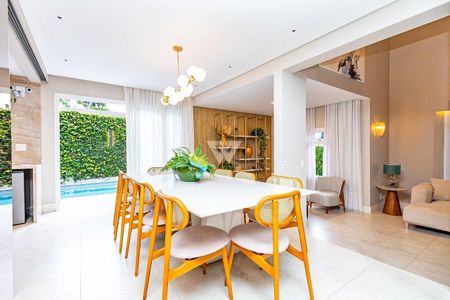 4_photo/94dce393b5.f3b3abe6e9c7b300-ATLAS-d9b7732f-65e8-4c91-84f2-5ffdaa69fe3e.jpg de casa à venda com 3 quartos, 332m² em Batel, Curitiba