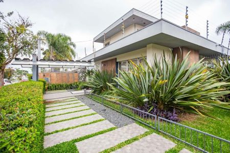 2_photo/94dce395a9.2a774ece37cbfa00-ATLAS-34be0e55-9d68-4bf4-956e-33aed39debdb.jpg de casa à venda com 3 quartos, 326m² em Centro, Curitiba