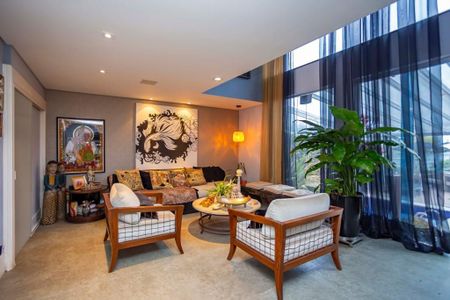 34_photo/94dce395a9.2a774ece37cbfa00-ATLAS-54c14aba-f57c-42e2-b658-06c0ddb44e1f.jpg de casa à venda com 3 quartos, 326m² em Centro, Curitiba