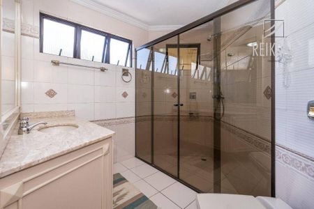 10_photo/94dce3991d.1168d7f35de77434-ATLAS-2bb2001e-1fe3-4b0d-afff-5efa4c7ac694.jpg de casa à venda com 5 quartos, 388m² em Seminário, Curitiba