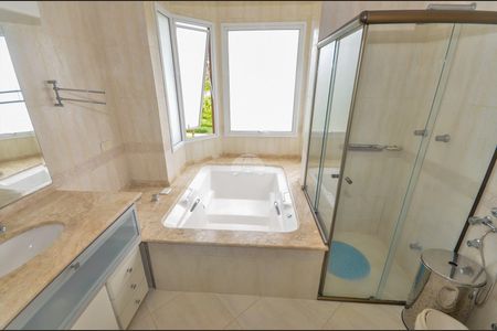 10_photo/94dce39a47.a92b4b06350bfbab-ATLAS-d057a6f4-a906-4e05-95ee-97933519becb.jpg de casa à venda com 5 quartos, 241m² em Seminário, Curitiba