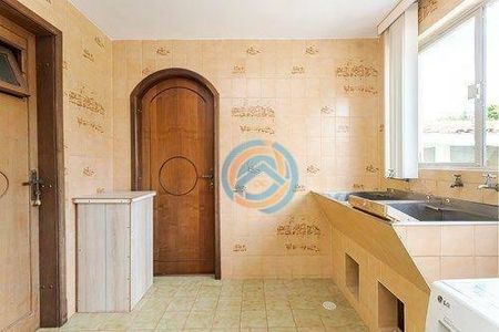 20_photo/94dce39b07.414164b24003628c-ATLAS-e2da4076-8307-432a-9bce-3fc71af94e32.jpg de casa à venda com 5 quartos, 375m² em Seminário, Curitiba