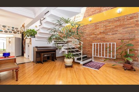 6_photo/94dce39b47.8d1d596cf1356774-ATLAS-8750a265-23b0-43ac-aed5-e1a93c672d92.jpg de casa à venda com 4 quartos, 350m² em Seminário, Curitiba