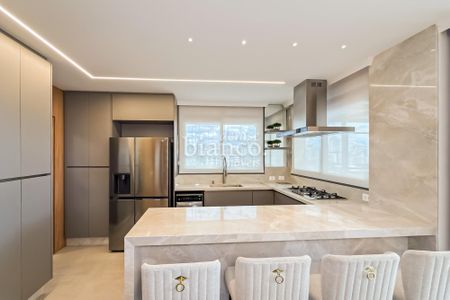 6_photo/94dce39b75.89f9585afab51edd-ATLAS-83a2a5e7-7b4d-4321-a3e9-34c94e661a66.jpg de apartamento à venda com 3 quartos, 205m² em Seminário, Curitiba