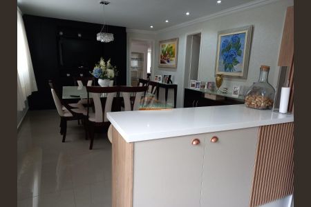 5_photo/94dce39b93.dc7b031a1d7e8bb1-ATLAS-e8bb6379-803d-4094-9386-e697de691fd4.jpg de casa à venda com 3 quartos, 270m² em Vila Izabel, Curitiba