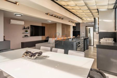 10_photo/94dce39d2d.7b14635dc7f45449-ATLAS-57c059bd-e462-4a69-bfd2-433fb738ff4f.jpg de apartamento à venda com 3 quartos, 197m² em Vila Izabel, Curitiba