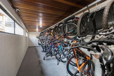 42_photo/94dce39d2d.7b14635dc7f45449-ATLAS-7adee60b-0bd3-4cab-8302-962f97da0c4d.jpg de apartamento à venda com 3 quartos, 197m² em Vila Izabel, Curitiba