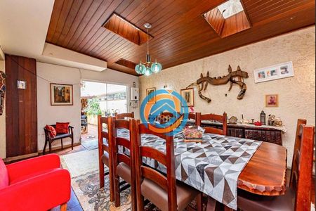 3_photo/94dce39e1f.b8a9f91cb517b5ed-ATLAS-036c55bf-4a3c-492f-a089-a759d727d07c.jpg de casa à venda com 3 quartos, 220m² em Vila Izabel, Curitiba