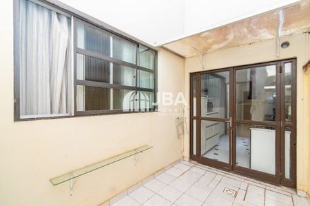 3_photo/94dce3a02b.34c71710c33b69d6-ATLAS-4e6f77f1-4f88-47a4-853d-89aff496b40f.jpg de casa à venda com 5 quartos, 282m² em Santa Quiteria, Curitiba