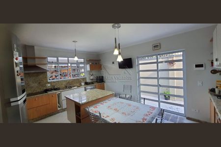 10_photo/94dce3a0ab.17a4969d13b5e058-ATLAS-b899797f-cbfb-46ec-a17f-4f5a9d2b97d7.jpg de casa à venda com 4 quartos, 270m² em Santa Quiteria, Curitiba