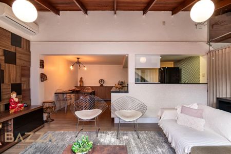 8_photo/94dce3a16b.ff18d0897e4eeb33-ATLAS-28358439-0ef0-4e08-a00d-8c918df66fb2.jpg de casa à venda com 3 quartos, 388m² em Santa Quiteria, Curitiba