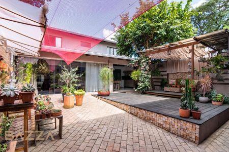 4_photo/94dce3a16b.ff18d0897e4eeb33-ATLAS-3a13debc-4567-4367-a5c1-442f2e16c3cd.jpg de casa à venda com 3 quartos, 388m² em Santa Quiteria, Curitiba