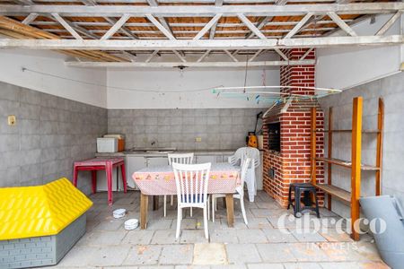 5_photo/94dce3a203.86fa7c56df5ec564-ATLAS-8d54503f-048c-47f1-ab4e-a38c8bda10c3.jpg de casa à venda com 4 quartos, 197m² em Santa Quiteria, Curitiba