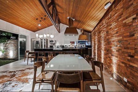 7_photo/94dce3a2ad.ceff8192393c33de-ATLAS-43460daa-8649-4d0a-ac03-1c676e33ba4b.jpg de casa à venda com 4 quartos, 383m² em Seminário, Curitiba