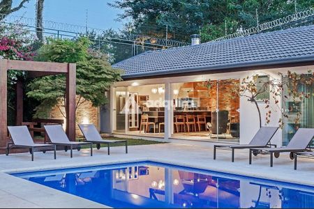 13_photo/94dce3a2ad.ceff8192393c33de-ATLAS-793ce5df-f42e-4b8a-8a97-3b13dc48f323.jpg de casa à venda com 4 quartos, 383m² em Seminário, Curitiba