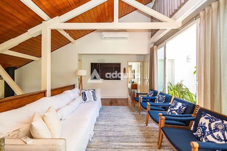 23_photo/94dce3a2ad.ceff8192393c33de-ATLAS-c19fe49b-c2ba-4d4a-a182-e1bedaa1981c.jpg de casa à venda com 4 quartos, 383m² em Seminário, Curitiba