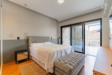 32_photo/94dce3a2b9.ceff8192393c33de-ATLAS-34f3f546-aacd-4ea3-9bea-6258f5bcfdac.jpg de casa à venda com 3 quartos, 700m² em Seminário, Curitiba