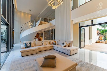 10_photo/94dce3a2b9.ceff8192393c33de-ATLAS-73b72968-3232-4c78-8d1b-d8271e2ba494.jpg de casa à venda com 3 quartos, 700m² em Seminário, Curitiba