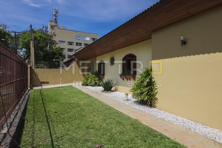 5_photo/94dce3a3a3.7aeb7bc2eb1ec1ba-ATLAS-80357d77-1c56-43f0-828c-c9b3552e37fa.jpg de casa à venda com 4 quartos, 357m² em Santa Quiteria, Curitiba