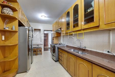 5_photo/94dce3a3a3.7aeb7bc2eb1ec1ba-ATLAS-809ae89f-4c5f-4d15-bf22-cafd386cf3d3.jpg de casa à venda com 4 quartos, 357m² em Santa Quiteria, Curitiba