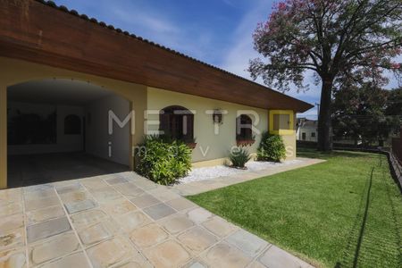 3_photo/94dce3a3a3.7aeb7bc2eb1ec1ba-ATLAS-85810c01-4a2c-447c-9599-3f8ef17782be.jpg de casa à venda com 4 quartos, 357m² em Santa Quiteria, Curitiba