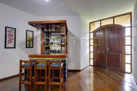 3_photo/94dce3a3a3.7aeb7bc2eb1ec1ba-ATLAS-ef4a02bd-2de8-4950-a783-1d74a66d6577.jpg de casa à venda com 4 quartos, 357m² em Santa Quiteria, Curitiba