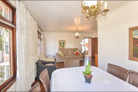 5_photo/94dce3a42f.ded5523ff743d611-ATLAS-611b7105-e1f7-4fca-b333-8e71e3c4d09c.jpg de casa à venda com 6 quartos, 342m² em Santa Quiteria, Curitiba