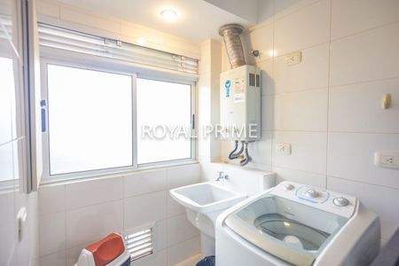 8_photo/94dce3a43d.07f0fea904a9a6ec-ATLAS-cba2f3d8-9a02-4663-9450-7c353bb4c9f7.jpg de apartamento à venda com 3 quartos, 174m² em Santa Quiteria, Curitiba