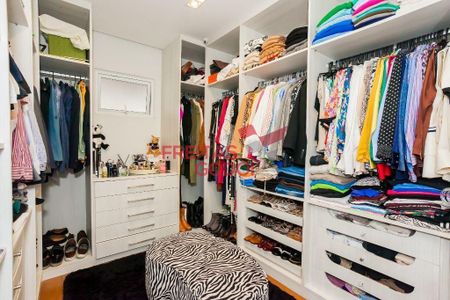 2_photo/94dce3a613.c0629289d10bc85d-ATLAS-0ea4e6ad-a884-4276-b340-3bceefda4e24.jpg de casa à venda com 3 quartos, 330m² em Santa Quiteria, Curitiba