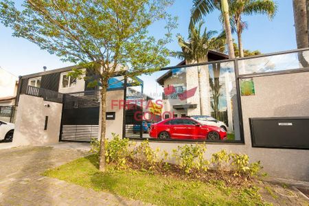 2_photo/94dce3a613.c0629289d10bc85d-ATLAS-67cc4bb3-5bca-4d41-a97f-b7b6190d71a6.jpg de casa à venda com 3 quartos, 330m² em Santa Quiteria, Curitiba