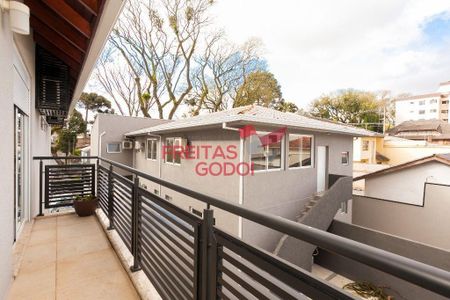 9_photo/94dce3a613.c0629289d10bc85d-ATLAS-6e9dbeff-7dcc-4699-91b7-d43f01b152da.jpg de casa à venda com 3 quartos, 330m² em Santa Quiteria, Curitiba